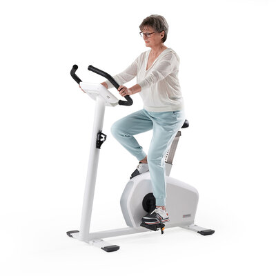 motion cycle 100 med <p>Mit unserem motion cycle 100 med erhalten Sie ein tolles, wartungsarmes und langlebiges Trainingsgerät, welches Ihnen in der täglichen Trainingstherapie lange Freude machen wird.</p>
<p>Dabei ist es immer medizinisch nach der (EU) 2017/745 Art. 120 zertifiziert und somit sowohl für Patienten geeignet als auch für den anspruchsvollen oder vorerkrankten Trainierenden für den Heimgebrauch beliebt.</p>
<p>Sehr gefragt ist der niedrige und weite Aufstieg, der es auch bewegungseingeschränkten Personen ermöglicht, ohne fremde Hilfe auf- und abzusteigen. Der vertikal verstellbare Sattel und der Lenker, der verschiedene Haltepositionen ermöglicht, machen das motion cycle 100 med zu einem ergonomisch gelungenen Trainingsgerät.</p>